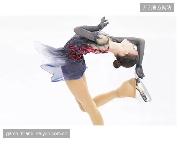 花样滑冰女单旋转如陀螺，解说：像被上了发条
